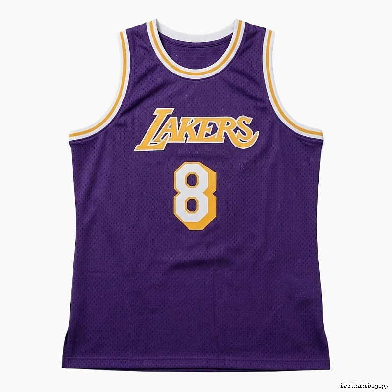 The classic blue jersey of the Michael Jordan.