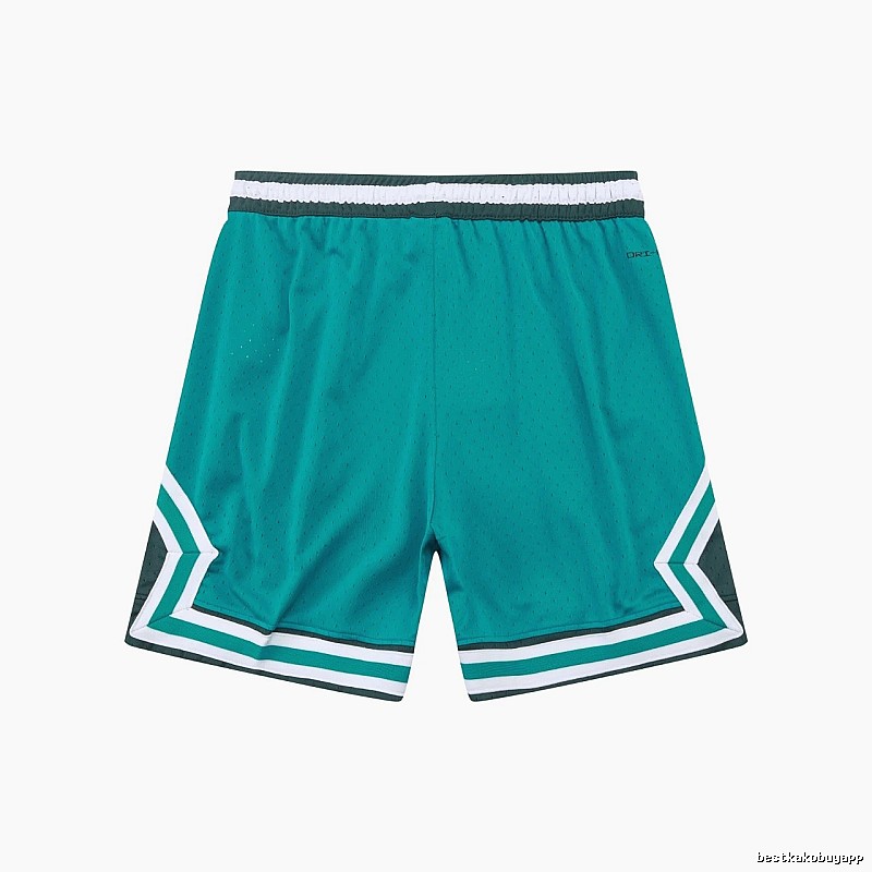 AJ sporty green shorts