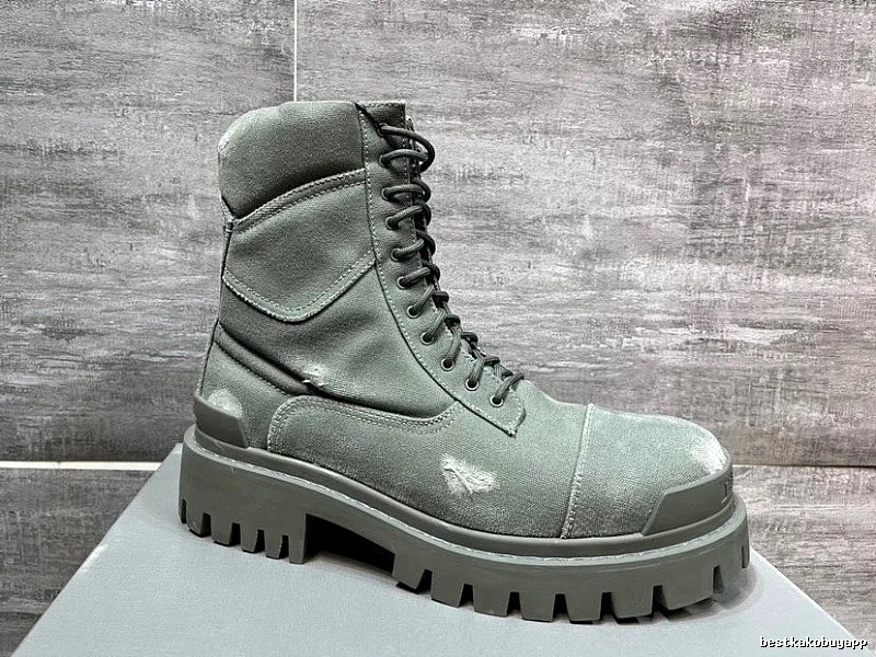 Balenciaga Gray Lace-up Boot Combat Boot for Streetwear Looks