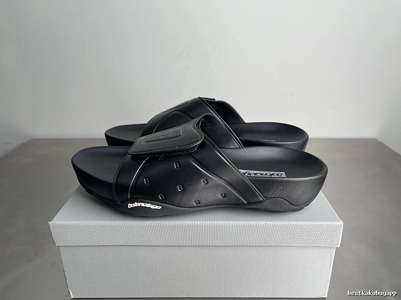 Balenciaga Thick-Soled Embossed Cool Street-style Black Slides