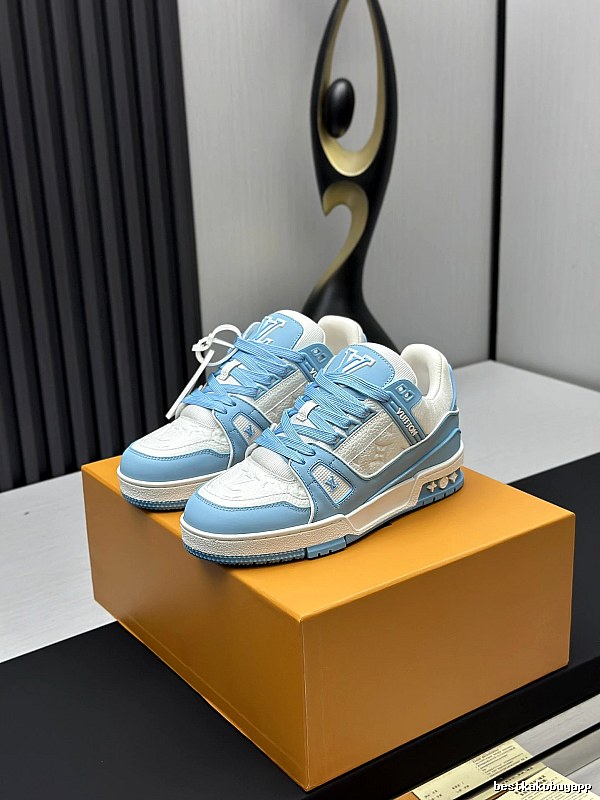 Louis Vuitton Blue Low-top Sneaker with Blue Cream Low-top on Detail