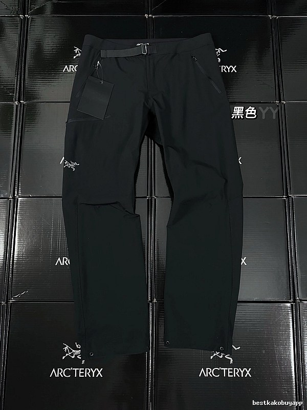 Technical Hiking Pants in Black with discreet logo - Arc'teryx